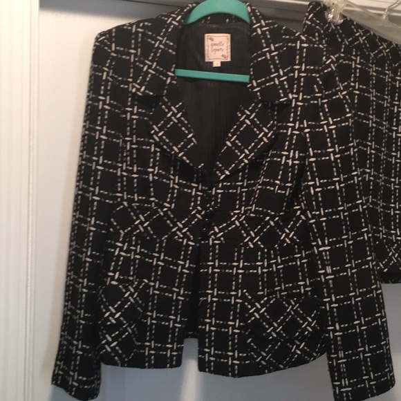 Suit - Picture 2 of 5